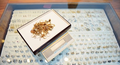 3 Tips for Buying Jewelry at a Pawn Shop