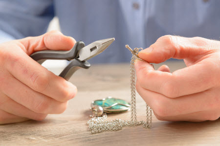 6 Warning Signs Your Jewelry's About To Break